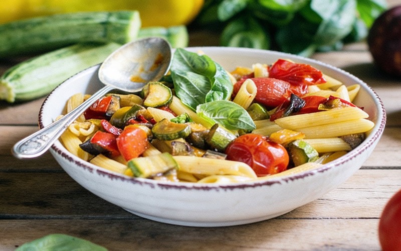 Ricette di maggio: pasta verna, verdure di stagione e olio a crudo