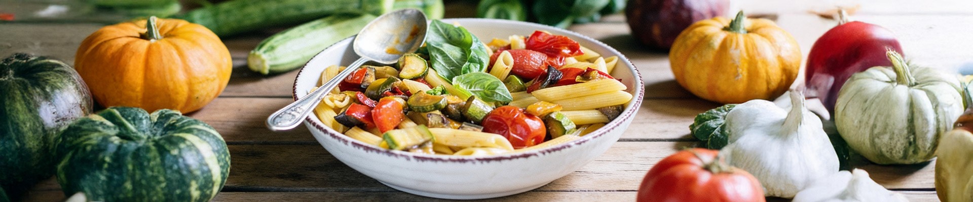 Ricette di maggio: pasta verna, verdure di stagione e olio a crudo
